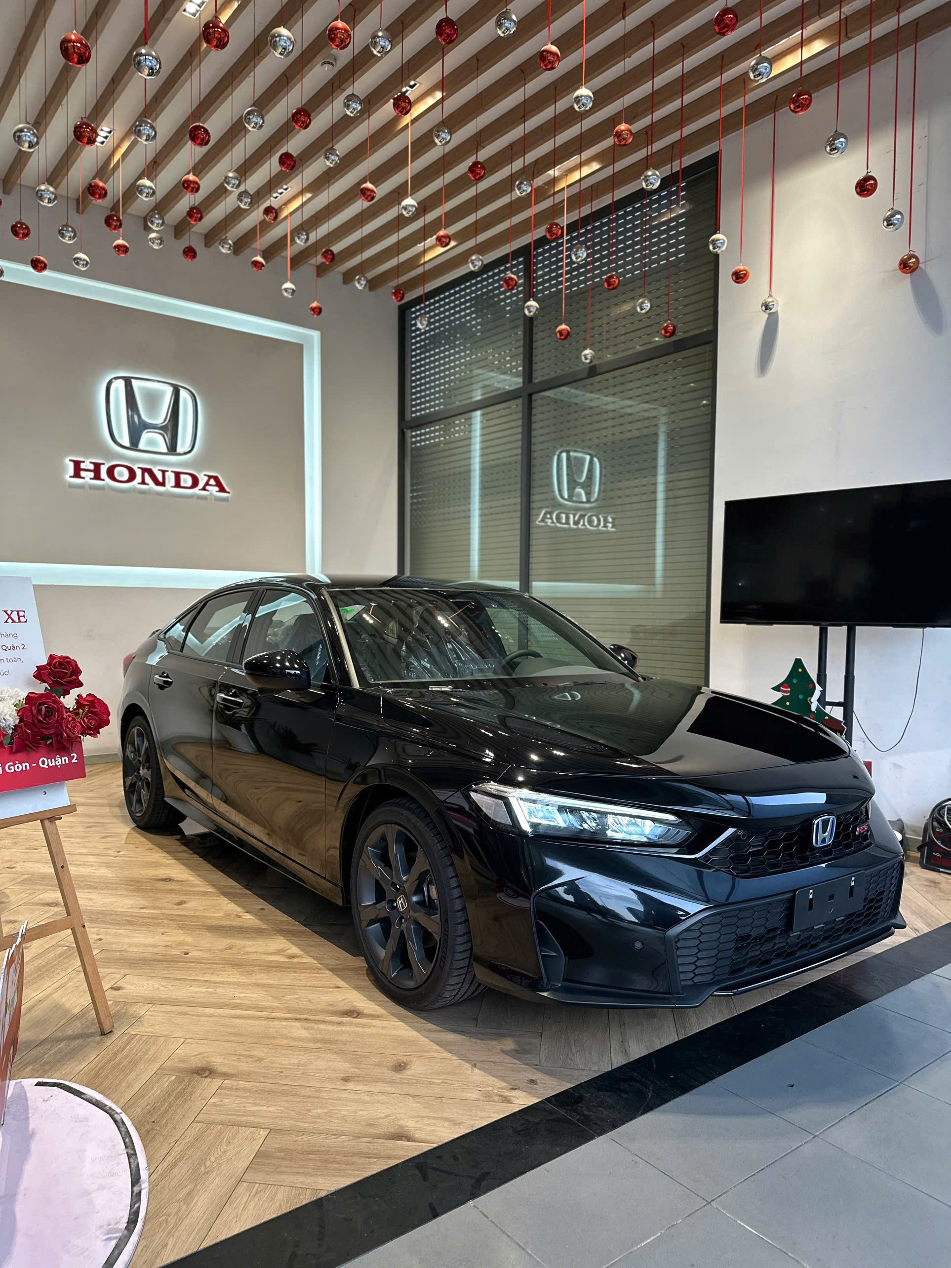 Honda Civic Hybird đen